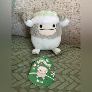 Squishmallows Evita the Bigfoot 5"